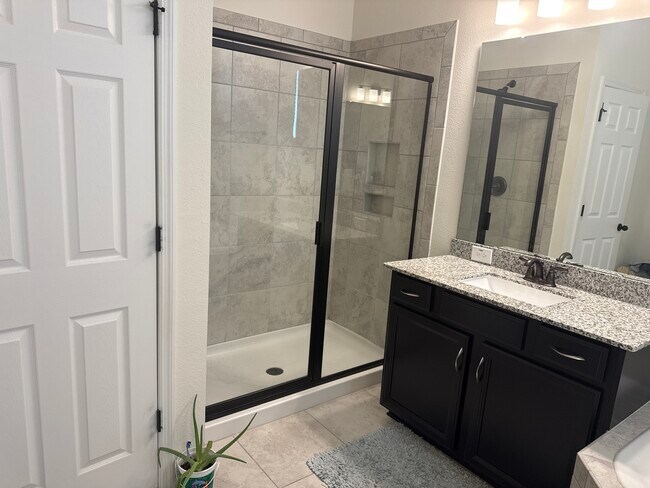 Building Photo - 12616 Salomon Cove Dr