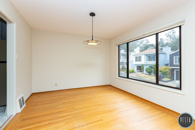 Building Photo - Exceptional Mid-Century 3BR Home in One of San Francisco's Hidden Gems