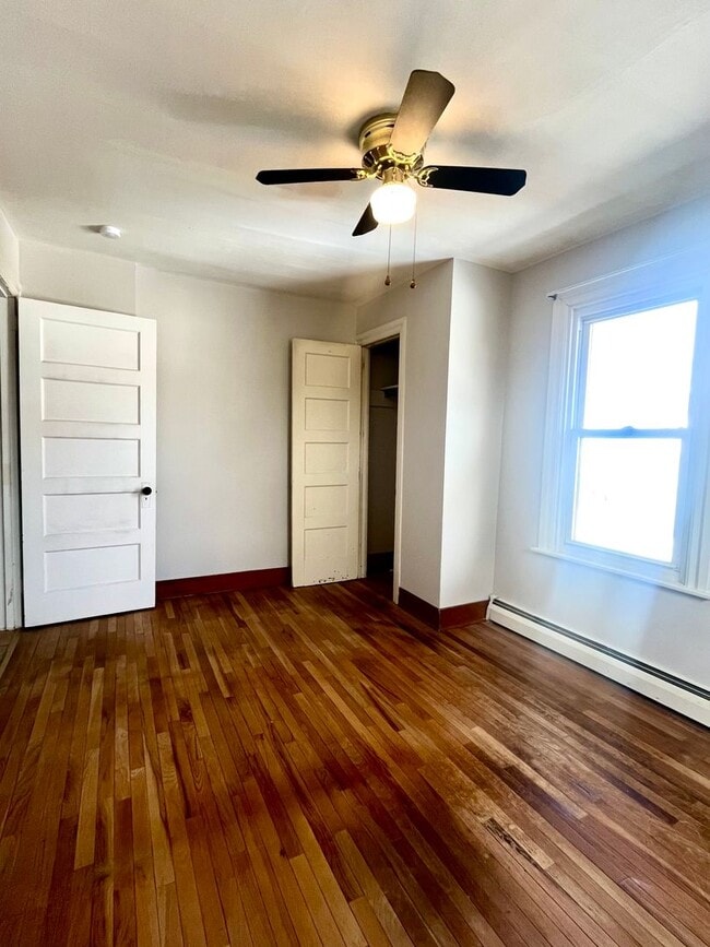 Building Photo - Spacious 4 Bedroom Home Available Now!