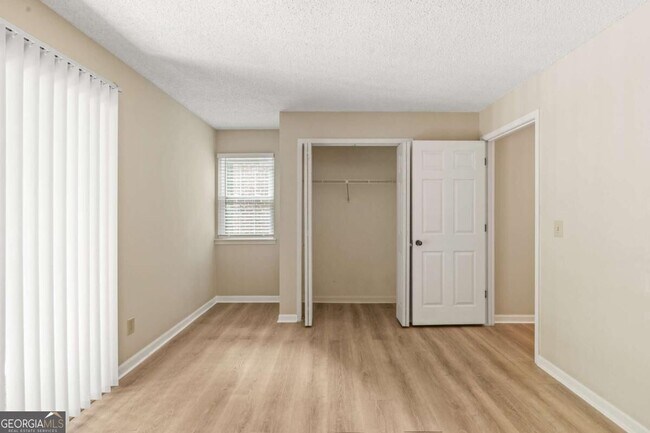 Building Photo - 611 Barrington Hills Dr