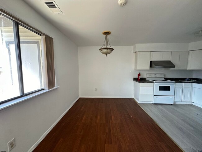 Building Photo - 2734 Evergreen Ct