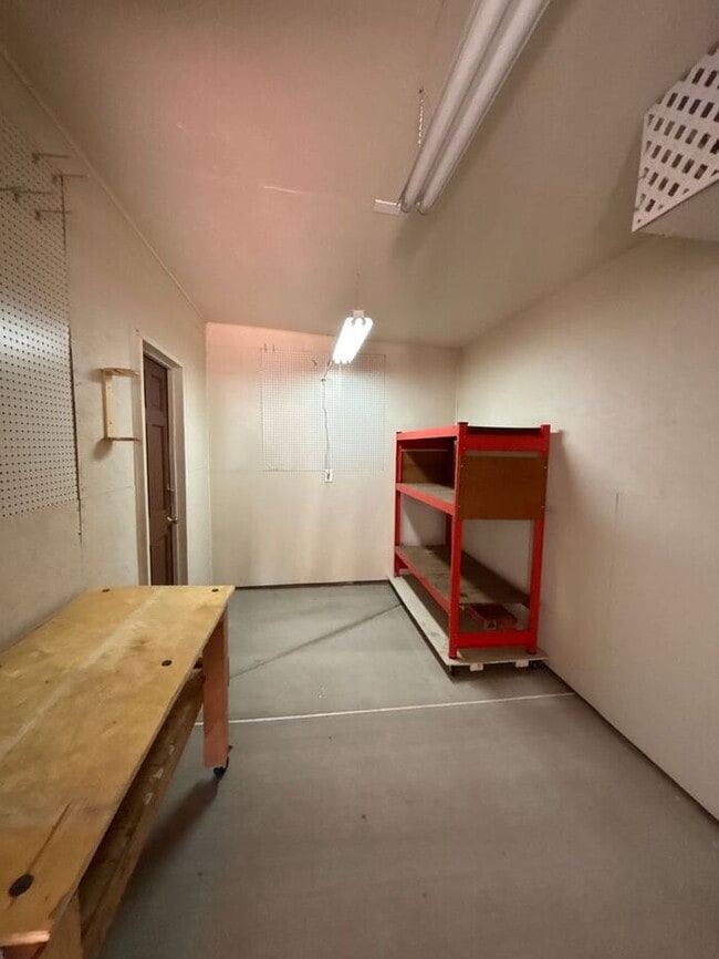 Building Photo - READY TO VIEW NOW! Adorable 3 Bed 2 Bath Home in New River NO HOA