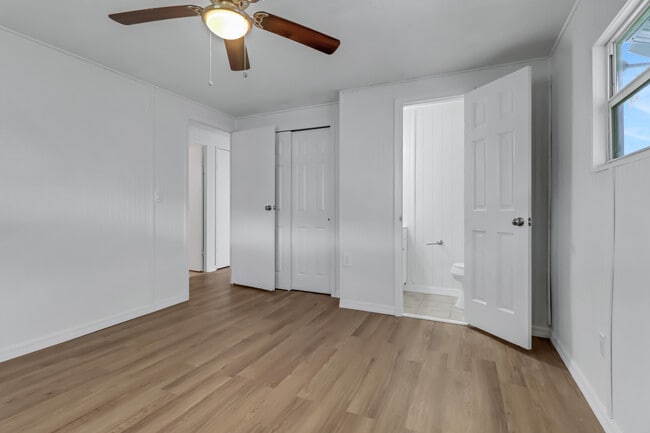 Principal bedroom with in-suite bath - 243 Tangerine Dr