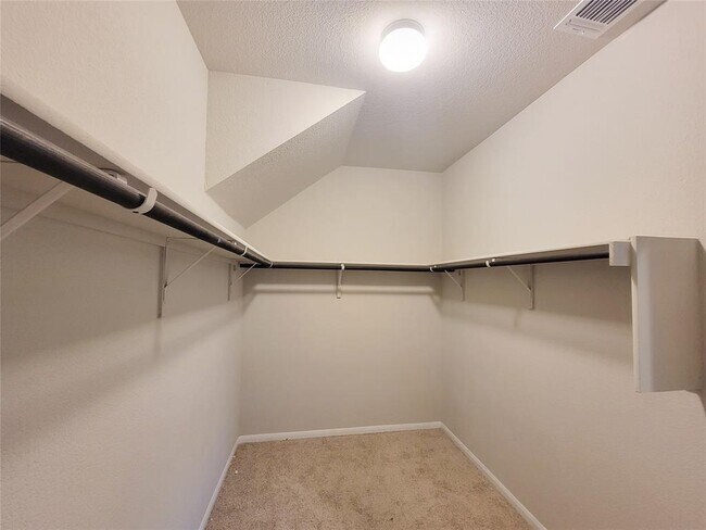 Building Photo - 13925 Heywood Dr