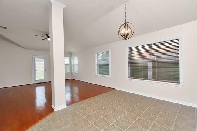 Building Photo - 16510 Bluff Springs Dr