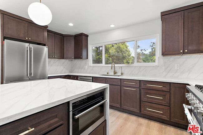 Building Photo - 656 N Bonhill Rd