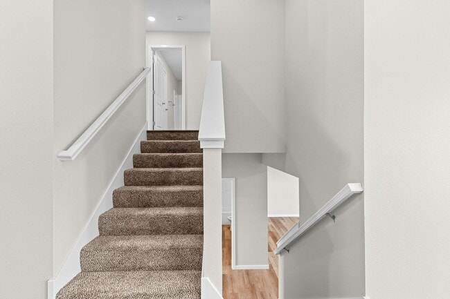 Building Photo - Beautiful Split Level 5 Bedroom Home - Hills of Olde Savannah