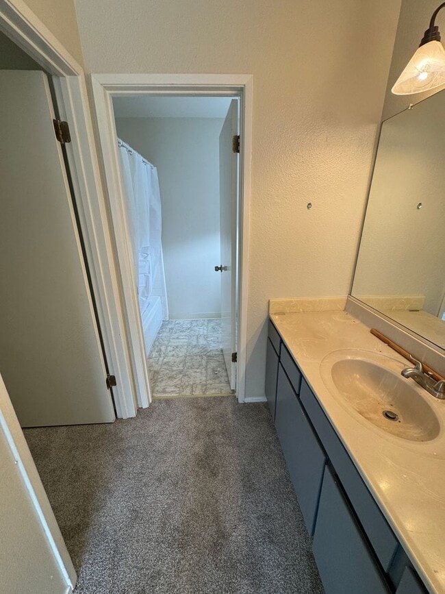 Building Photo - Rio Road Condo