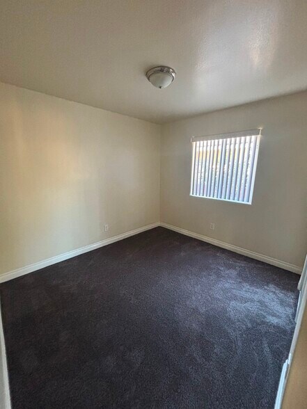 Building Photo - 314 W 65th St