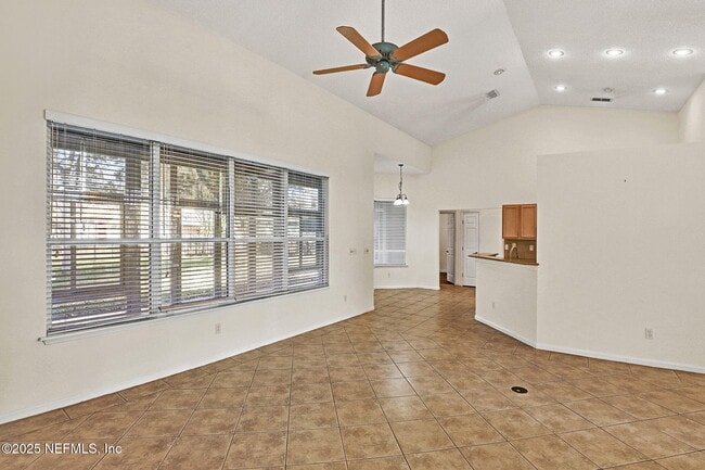 Building Photo - 2004 Water Crest Dr