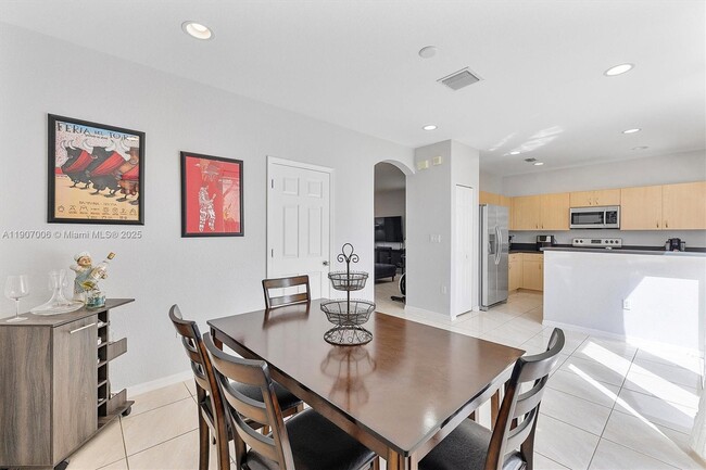 Building Photo - 1431 SE 18th Terrace