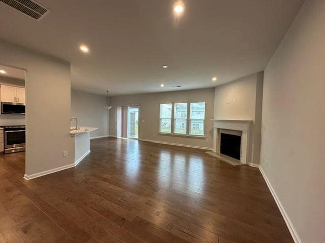 Building Photo - 2560 Quarterdeck Dr