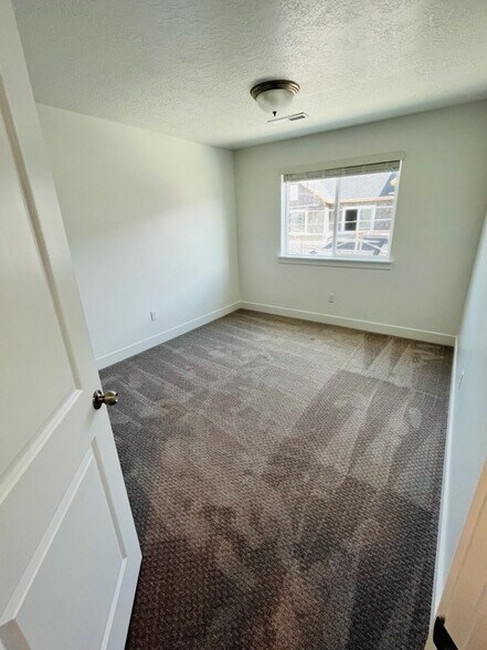 Building Photo - 909 N 1190 E