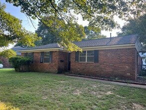 Building Photo - Available Now! MOVE IN SPECIAL HALF OFF FI...