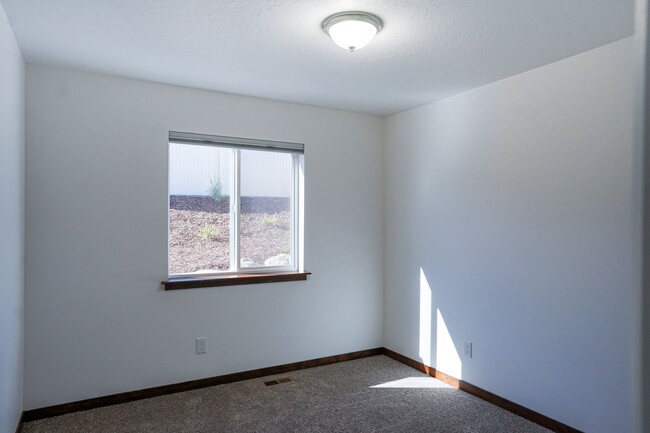 Building Photo - $1,000.00 off First Month's Rent