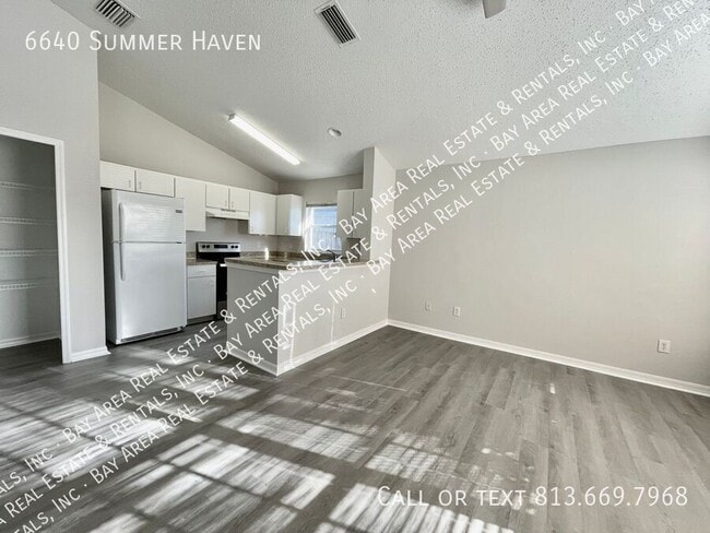 Building Photo - 6640 Summer Haven Dr