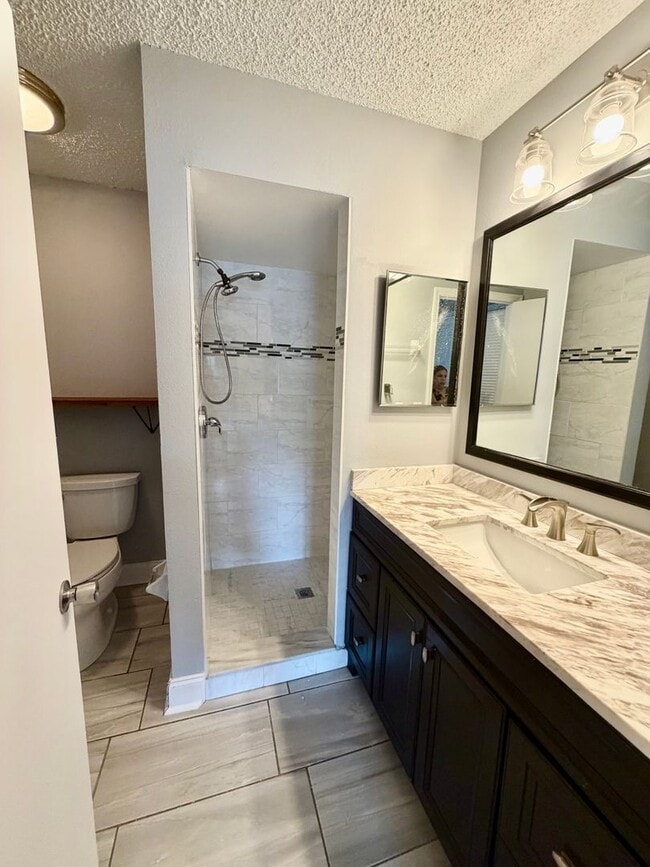 Building Photo - 549 Sun Ridge Pl