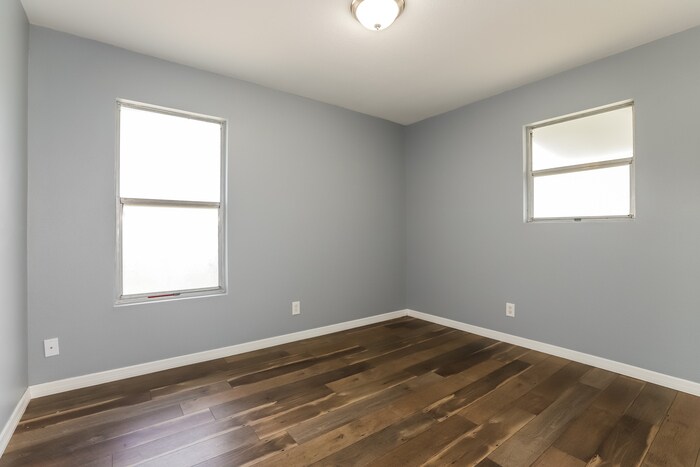 Building Photo - 1209 NE 6th Ct