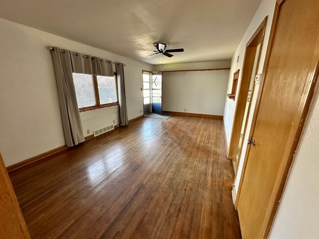 Building Photo - 106 George St