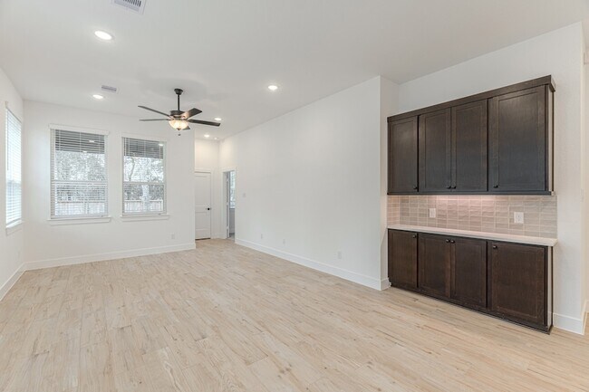 Building Photo - 719 Campbell Xing Ct