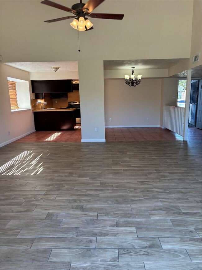 Building Photo - 1034 Heathfield Dr