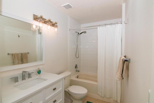 Building Photo - 616 Clearwater Park Rd