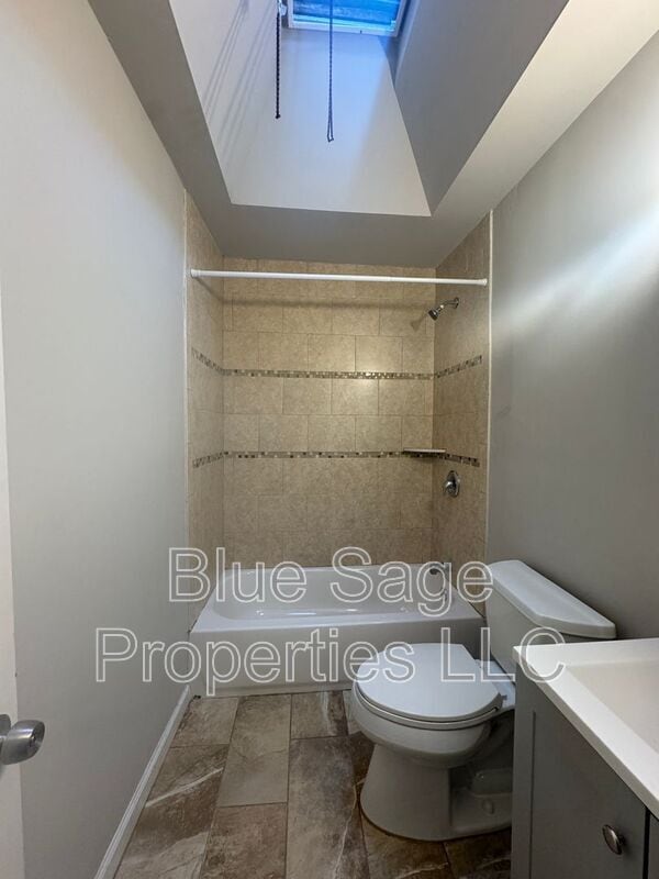 Building Photo - 7059 Greenwood Ave