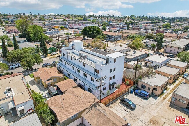 Building Photo - 3221 W 71st St
