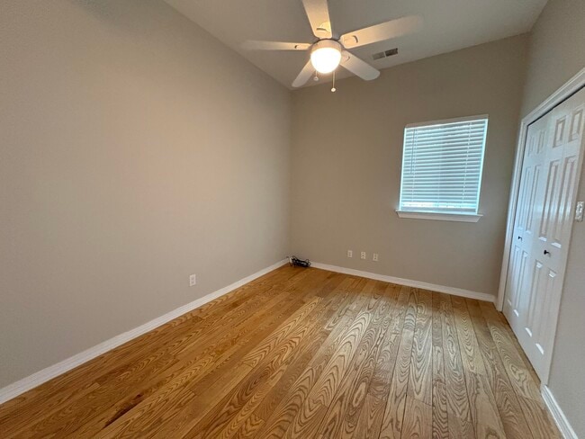 Building Photo - 8612 Eagle Rock Ave NE