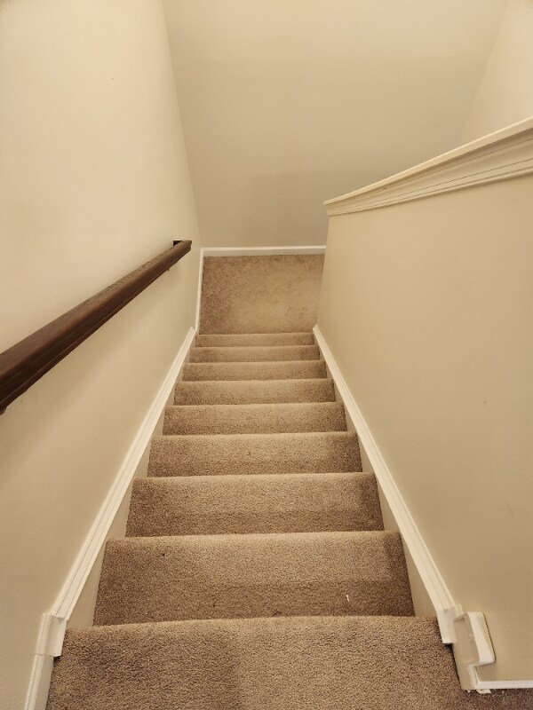 Building Photo - 2041 Leeds Ln