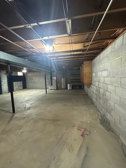 Large basement with washer and dryer “ Hook ups “ - 1103 Beechwood Dr