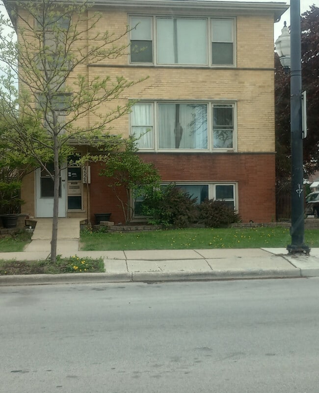 Primary Photo - 4525 W Marquette Rd