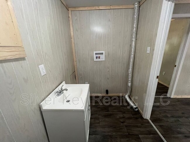 Building Photo - 1121 Athens Pike