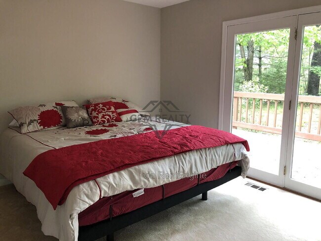 Building Photo - 206 Fairway Cir