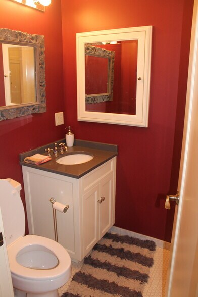 Half bath - 361 Summit Ave