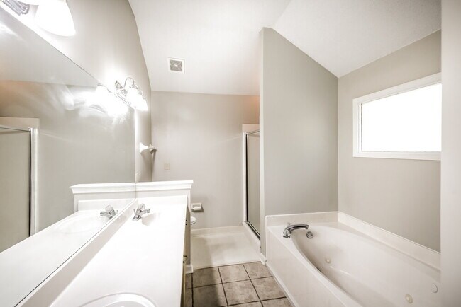 Building Photo - 8676 Tropicana Dr N