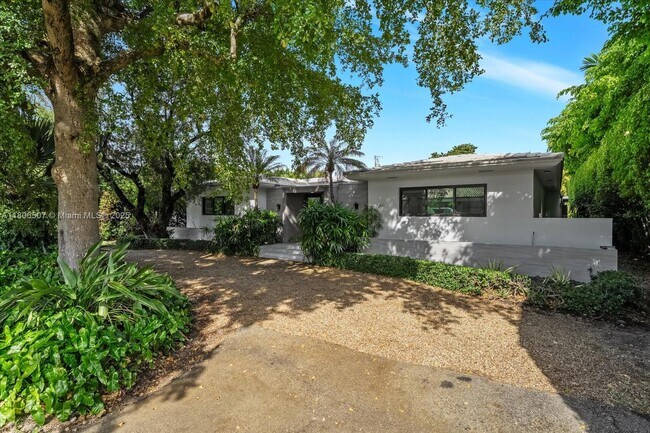 Building Photo - 112 E 1st Ct