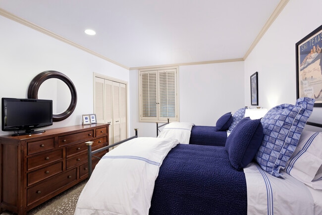 Building Photo - 207 N 2nd St