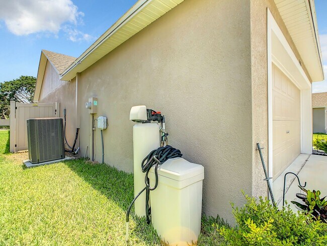 Building Photo - Beautiful 3 Bedroom 2 bath Home in desirab...