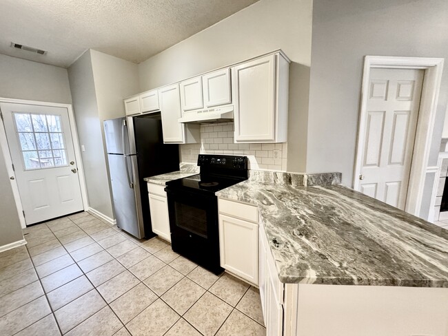 Plenty of counter space - 1217 Brady Hollow Ln