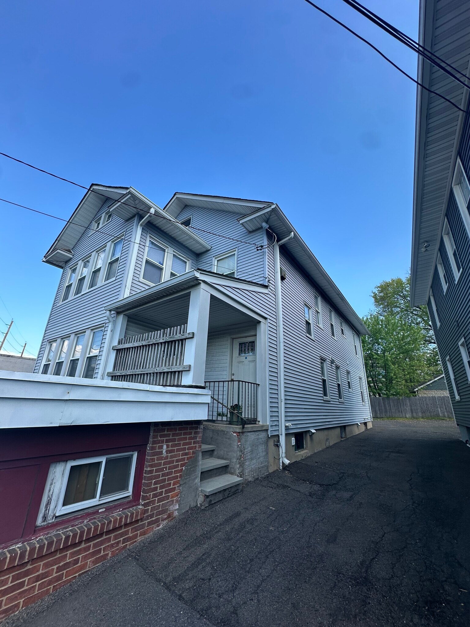 Building Photo - 227 South Ave W