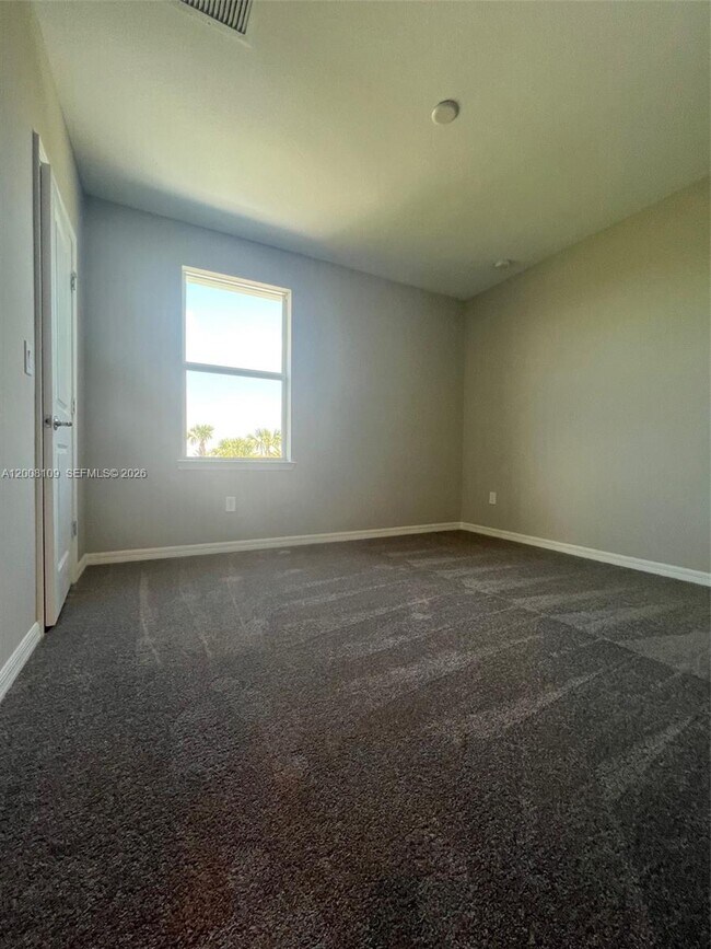 Building Photo - 12222 SW Myrtle Oak Dr