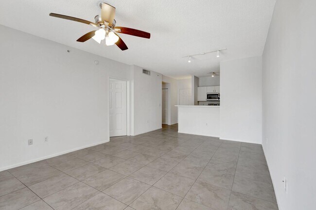 Building Photo - 720 S Sapodilla Ave