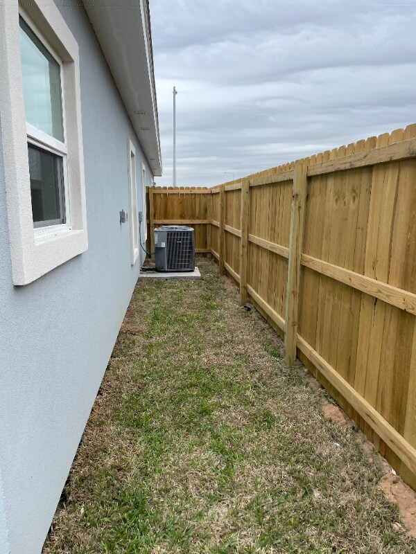 Building Photo - 2511 N Vineyard Ave