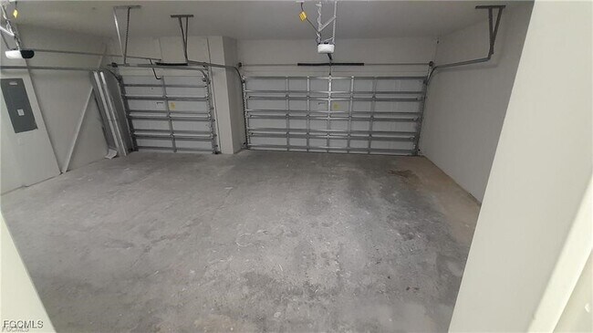 Building Photo - 2038 Northwest 28th Ave