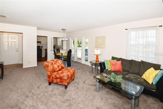 Building Photo - 204 Pompano Dr SE
