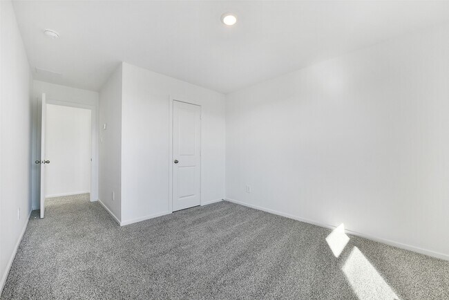 Building Photo - 3930 El Vaquero Ct