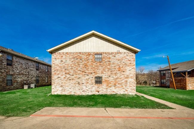 Building Photo - 214 Renfro St