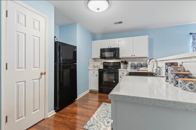 Building Photo - 1274 River Oaks Dr