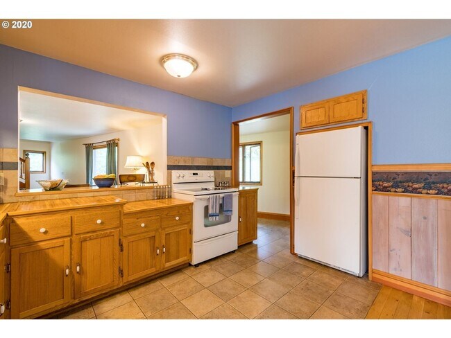 Building Photo - New Price! Custom Home